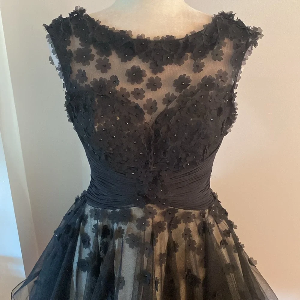 Tony Bowls size 4 party/prom dress - Picture 2 of 13